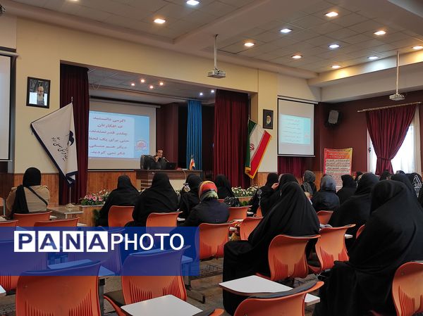 دومین جلسه آموزش خانواده در دبستان حضرت معصومه (س) مصلی نژاد ناحیه پنج 