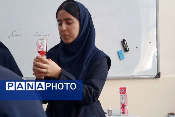 بازدید دانش آموزان دبیرستان حضرت ولیعصر (عج) ناحیه یک ری از پژوهش‌سرای رازی 