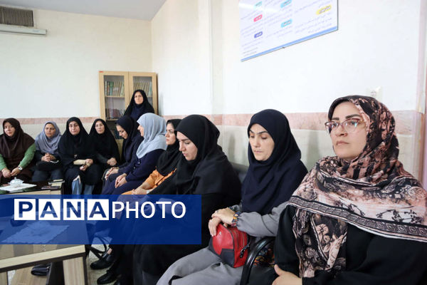 طرح سپاس معلم در مدارس شهرستان اسلامشهر با حضور مسئولین شهرستان