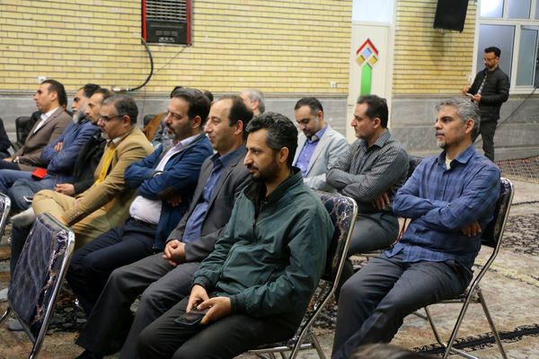 نشست صمیمی‌ دانش‌آموختگان دبیرستان امام رضا(ع) قم در هیات خادم الرضا(ع)