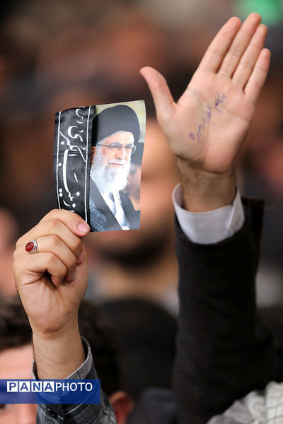 دیدار هزاران نفر از دانش‌آموزان و دانشجویان با رهبر انقلاب