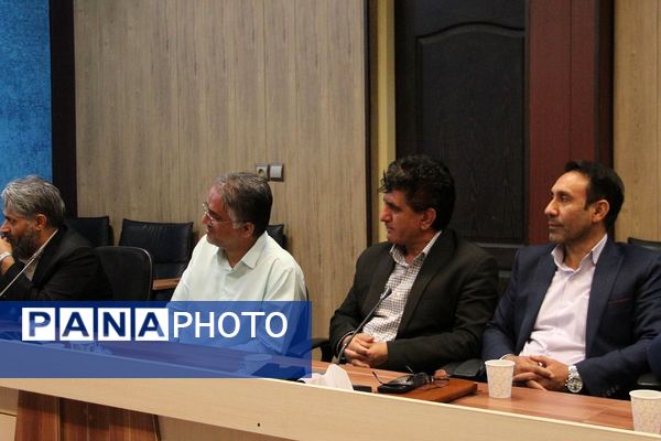 برگزاری جلسه توجیهی مدیران دوره متوسطه اول در سالن فرهنگ بهارستان دو