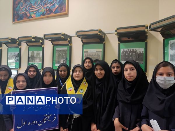 هفته کتاب خوانی در آرامگاه شهید مدرس