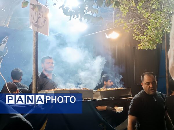 حال و هوای یکی از خیابان های مشهد در شب شهادت امام رضا (ع) 