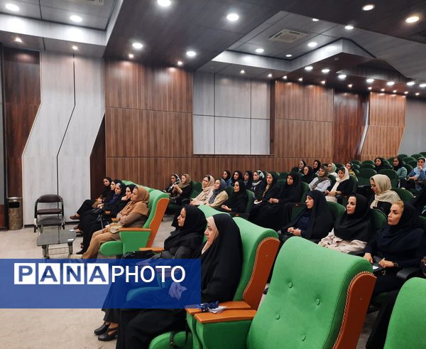 انتخابات انجمن اولیا و مربیان دبیرستان فرزانگان شهرستان ملارد