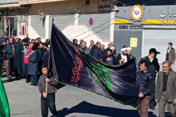 مراسم پیاده روی از مسجد موسی بن جعفر تا امام زاده اسماعیل درشهرستان فیروزکوه