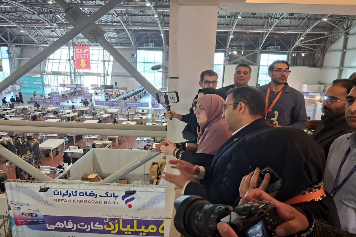 بازدید سخنگوی دولت از نمایشگاه مسابقات ملی مهارت در اصفهان