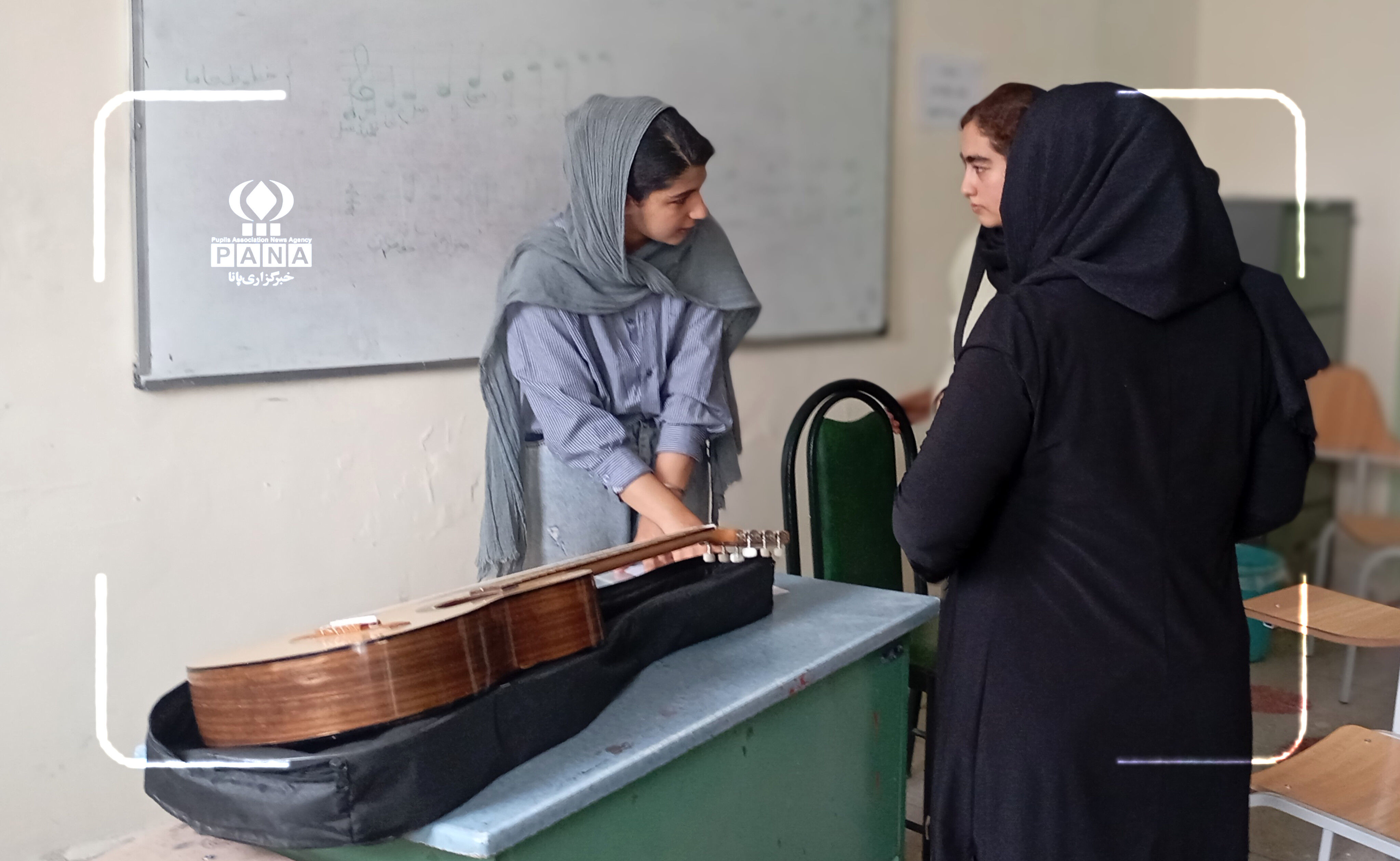 نوای زندگی با گیتار؛ کشف استعدادهای موسیقی در کانون‌های فرهنگی دهگلان