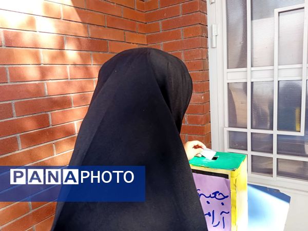 ساخت و راه‌اندازی بازی جعبه آرامش در مدرسه مادرمهربان خلیل آباد