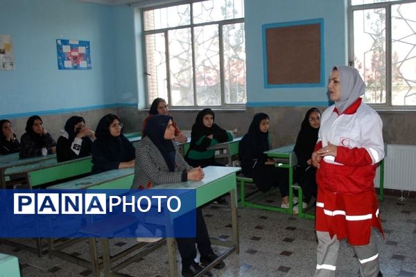 برگزاری کلاس آموزشی «طرح دادرس» در هنرستان کوثر ناحیه یک شهرری