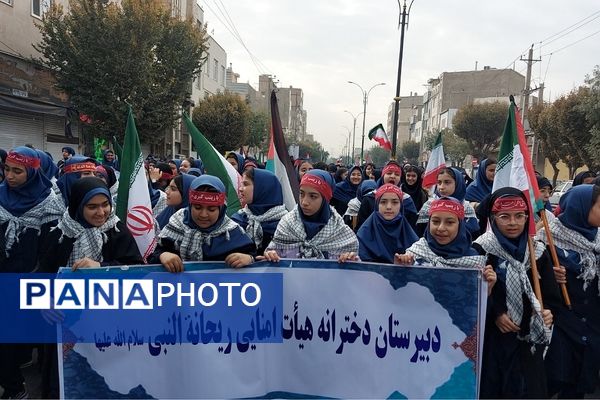 حضور پرشکوه دانش‌آموزان کهریزک و باقرشهر در راهپیمایی ۱۳ آبان