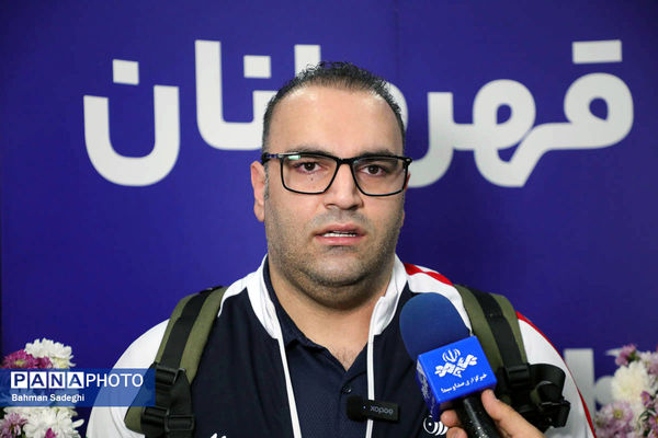 بازگشت تیم ملی وزنه‌برداری با جام قهرمانی‌
