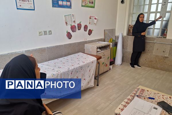 بینایی سنجی و توزیع قرص آهن در آموزشگاه پویش ناحیه ۳شیراز 