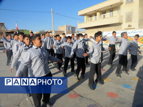 صبحگاهی شاد و پرنشاط در مدارس خاتم