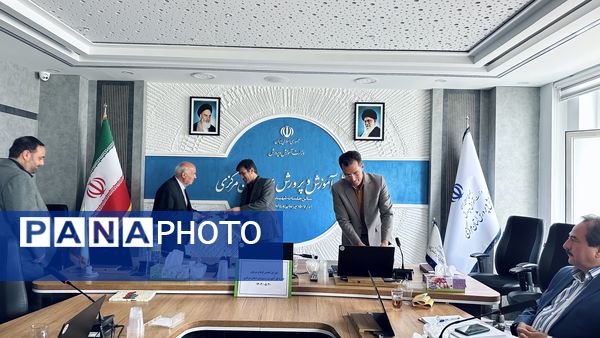 تقدیر از عوامل اجرایی جشنواره ملی طراحی و دوخت لباس دانش‌آموزی با حضور انجمن اولیا‌ و مربیان استان مرکزی
