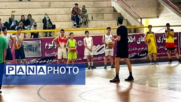برگزاری چهارمین جشنواره مینی و نونهالان بسکتبال در سالن تختی شهرکرد