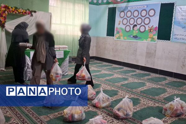 توزیع بسته‌های معیشتی در مدرسه عمار نصیرشهر