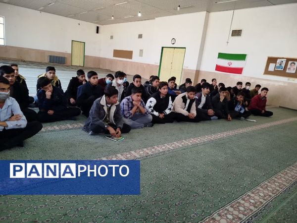 کارگاه آموزشی هدایت تحصیلی و مهارت‌های زندگی در خاتم 