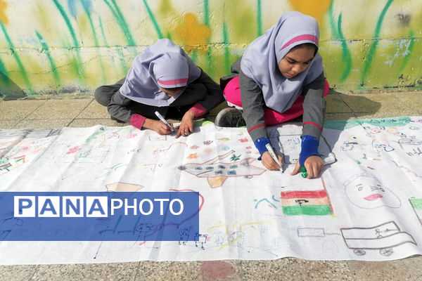 برگزاری نقاشی همگانی در مدارس ناحیه 4 شیراز به‌مناسبت دهه فجر 