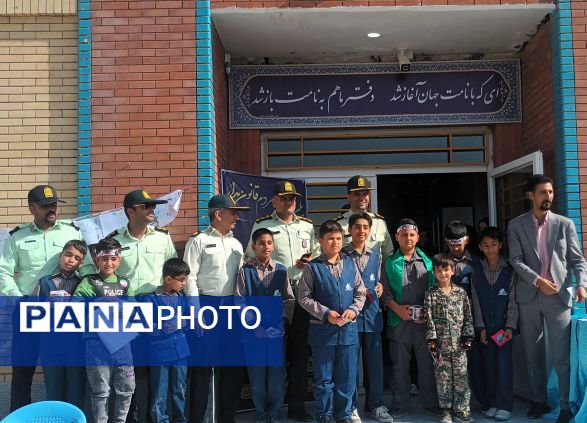 مراسم ویژه  هفته نیروی انتظامی در آموزشگاه پویندگان فرهنگ خلیل آباد