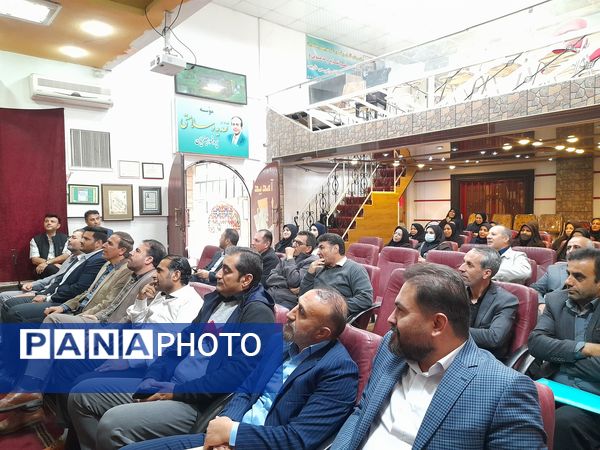 جلسه‌ کیفیت بخشی آموزشی مدیران مدارس مقطع متوسطه اول آموزش و پرورش شهرستان ملارد 
