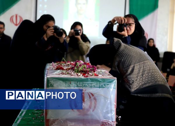 میزبانی هنرجویان هنرستان دکتر حسابی شهر محلات از پیکر شهید گمنام دفاع مقدس 