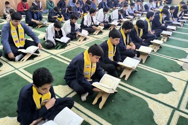 محفل انس با قرآن در دبیرستان سما 