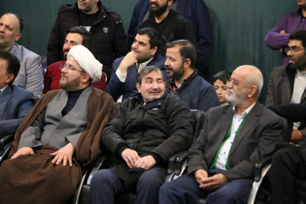 نشست صمیمی‌ دانش‌آموختگان دبیرستان امام رضا(ع) قم در هیات خادم الرضا(ع)
