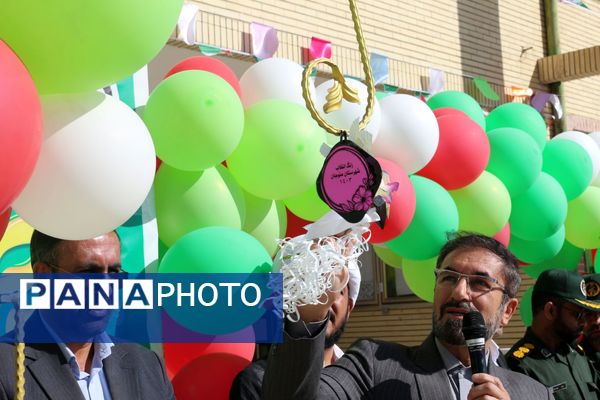 نواختن زنگ انقلاب در شهرستان منوجان