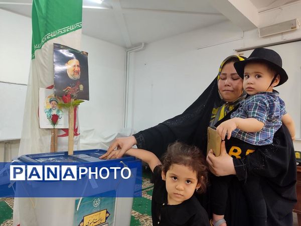 چهاردهمین دوره انتخابات ریاست‌جمهوری در دبستان مهندس رحمانی‌فرد مشهد 