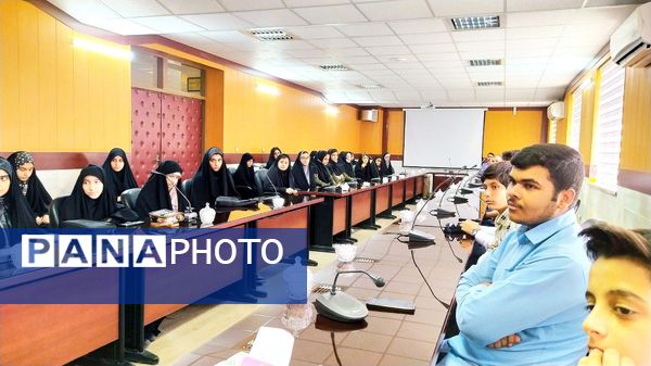 نشست تشکل های دانش‌آموزی با مدیر آموزش و پرورش کاشمر