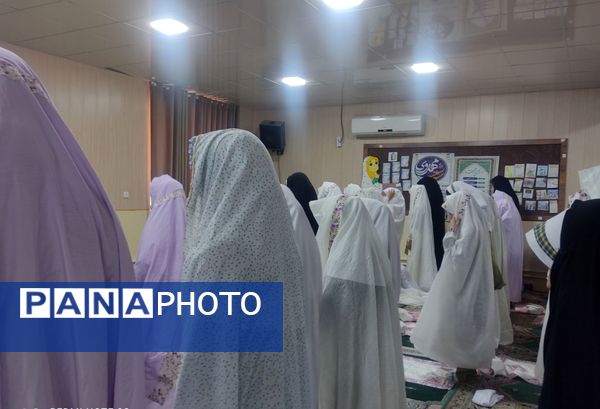 نماز جماعت ظهر و عصر به امامت امام جمعه حاجی‌‌آباد