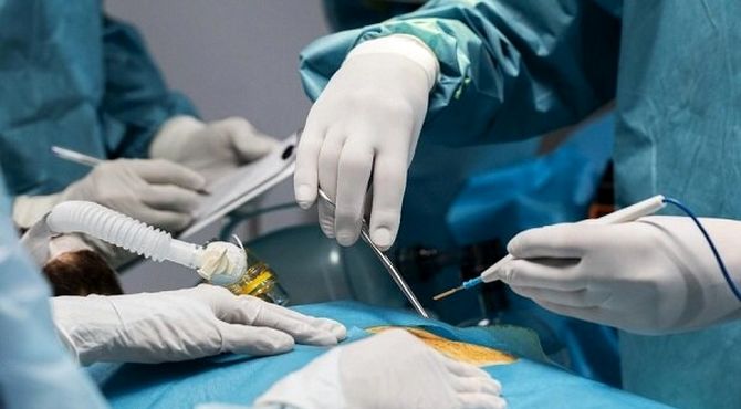 تأکید بر انجام جراحی‌های سرطانی در شرایط بحرانی