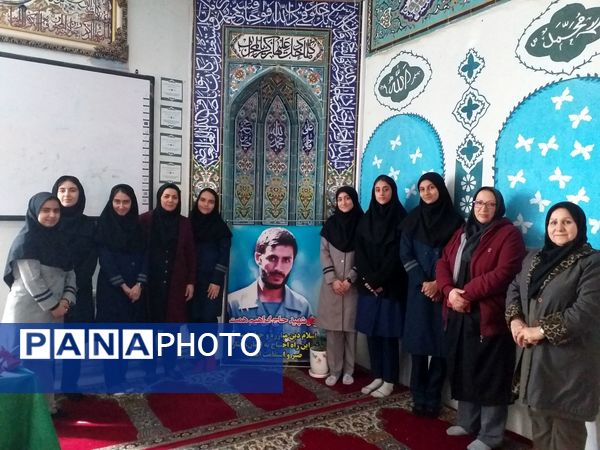 اجرای طرح لاله‌های روشن در دبیرستان شهید همت شهرستان ملارد 