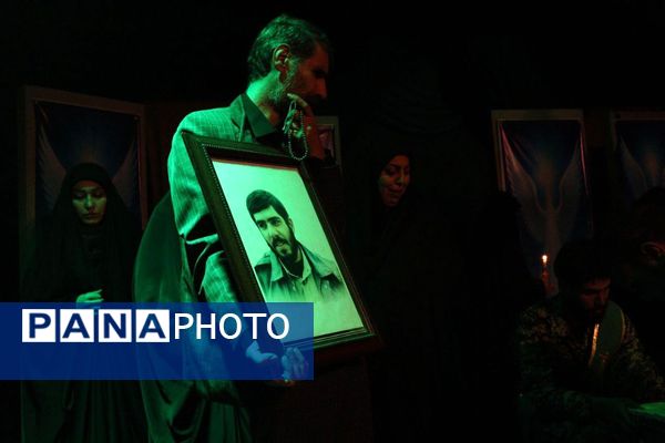 «روایت زمان»؛ هنرنمایی تئاتری در ستایش شهدا روی صحنه فرهنگسرای رازی ورامین