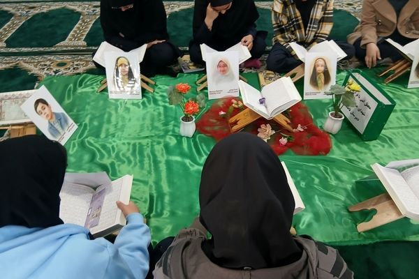 محفل انس با قرآن در دبیرستان دخترانه فاطمیه 