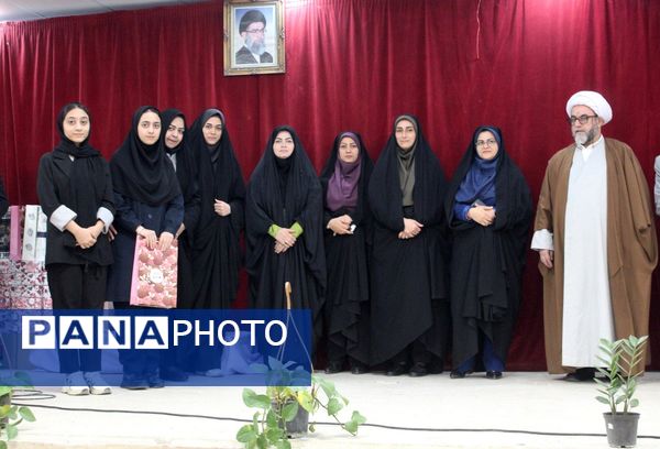 تقدیر از برگزیدگان مسابقات قرآن، عترت و نماز در گلوگاه 