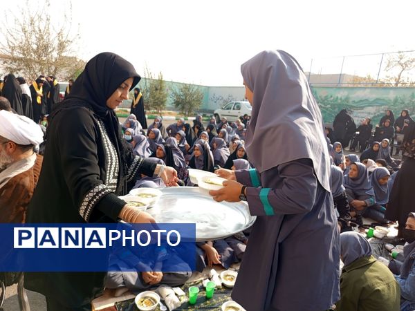 سفره احسان حضرت فاطمه زهرا (س) در مدرسه والدین تبریز