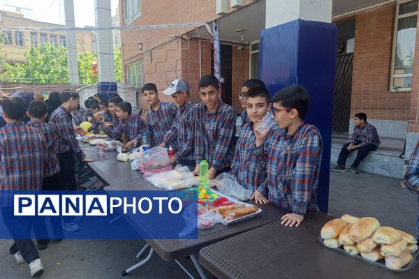 برگزاری بازارچه کسب و کار دانش‌آموزی با مهارت کسب و کار و درآمد و استقلال مالی