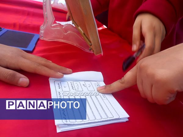 انتخابات شورای دانش آموزی در دبیرستان دخترانه فرهیختگان 