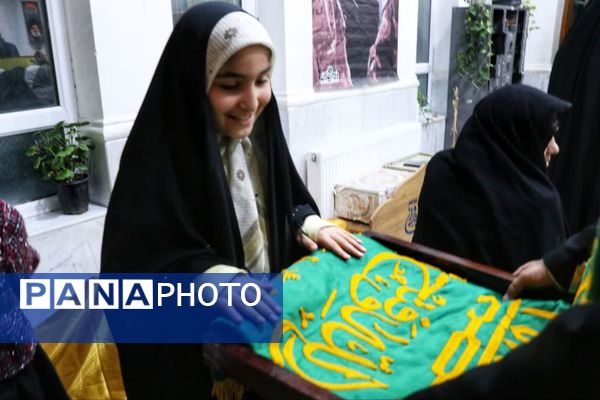 پرچم متبرک امام رضا (ع) در جشن ولادت امام رئوف در مسجد امام حسن عسکری (ع) بجنورد 
