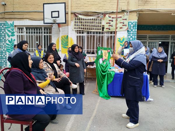 جشن روز مادر و جشنواره کیک و دسر در دبیرستان دخترانه دانشور ۲ 