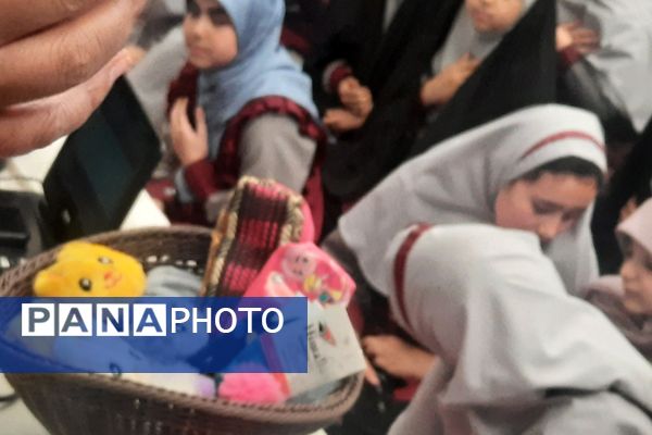 برگزاری جشن میلاد امام رضا علیه السلام در دبستان شاهد ام البنین (س) ناحیه دو شهرری 