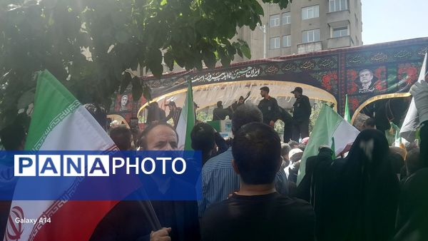 تشییع پیکرهای مطهر فرماندهان بر دستان مردم قدرشناس 