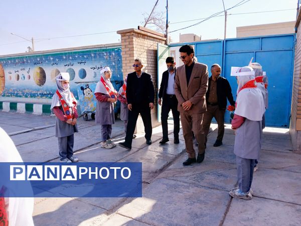 آیین نواختن زنگ کتاب و کتابخوانی در دبستان تربیت