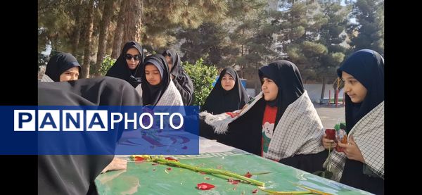 عطر شهادت در کلاس درس ؛ دانش آموزان شاهد وصال میزبان شهید گمنام شدند