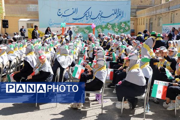 جشن عاطفه‌ها در دبیرستان ۱۳ آبان تبریز