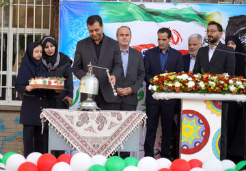 زنگ استکبارستیزی در دبیرستان شاهد غفاری اصفهان نواخته شد 