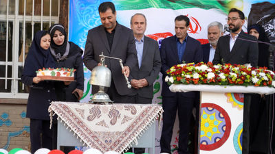 زنگ استکبارستیزی در دبیرستان شاهد غفاری اصفهان نواخته شد 