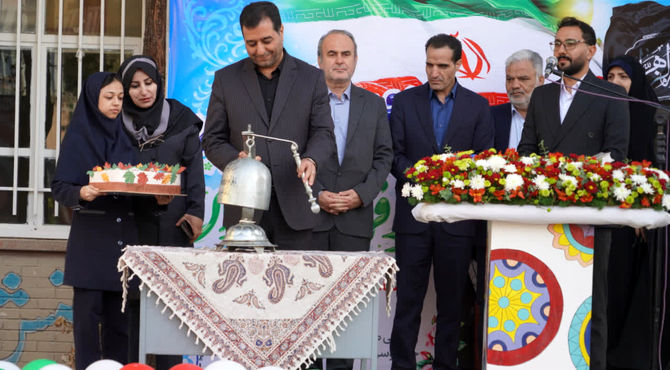 زنگ استکبارستیزی در دبیرستان شاهد غفاری اصفهان نواخته شد 